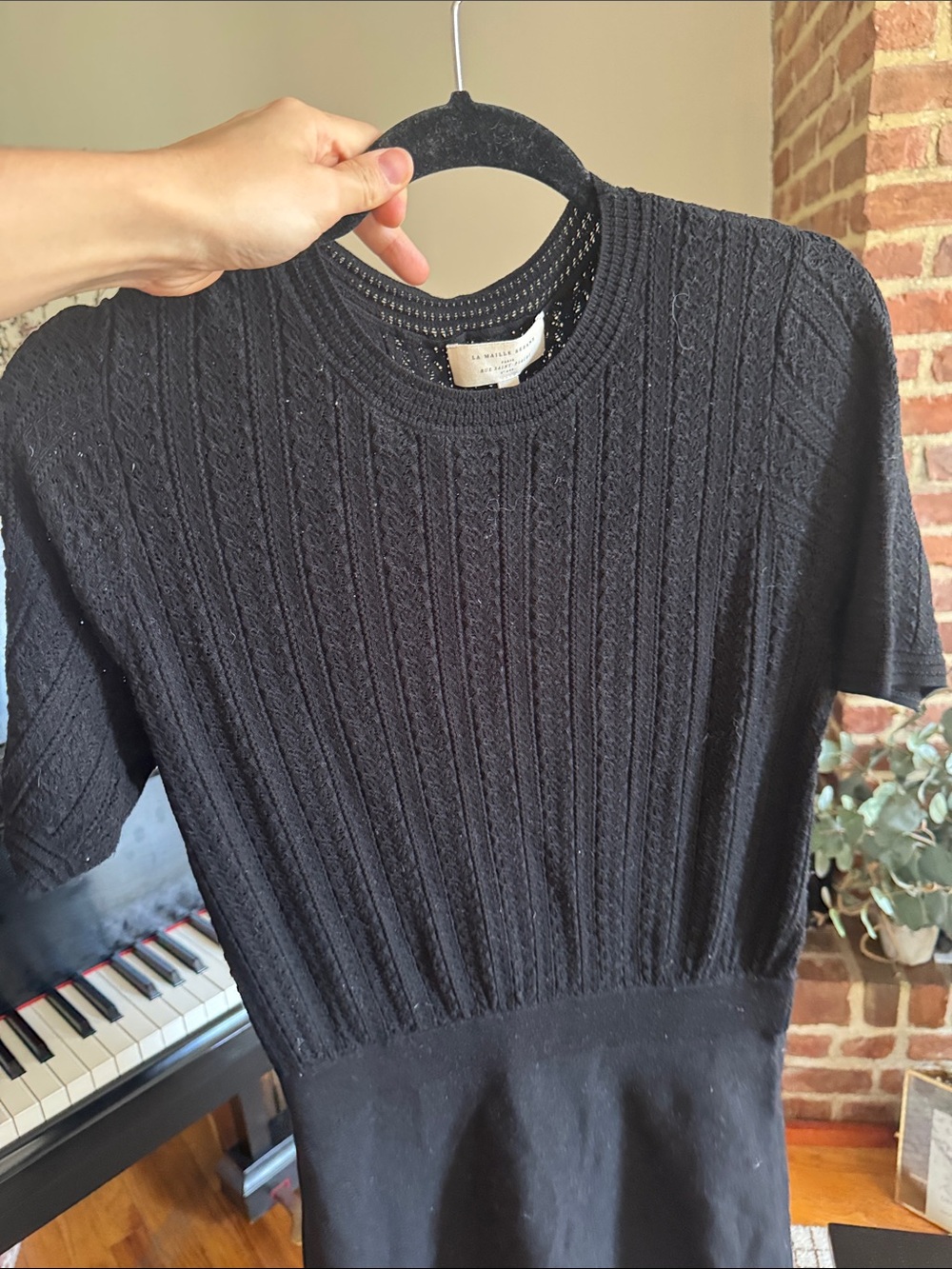 Black Short Sleeve Knit Top